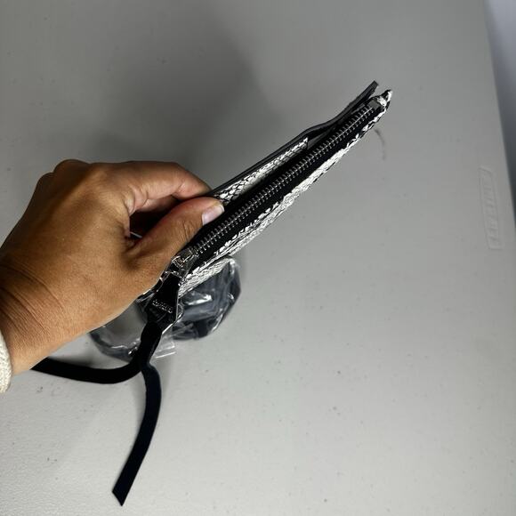 Aimee Kestenberg Leather Phone Crossbody Bag Out of Office -Vanilla Snake NWOT - Picture 4 of 5